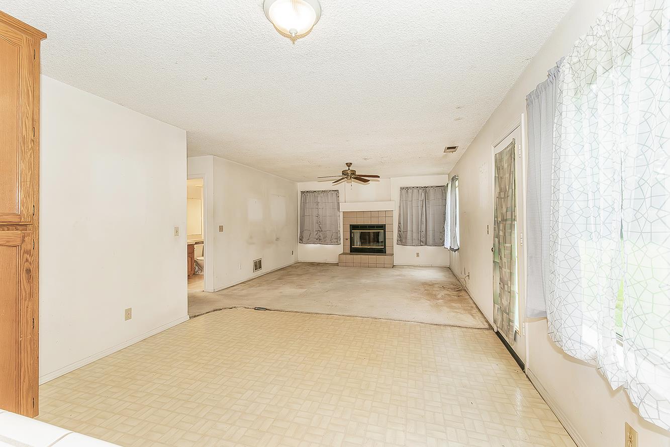 9659 N Shenandoah Ln, Fresno, CA 93720