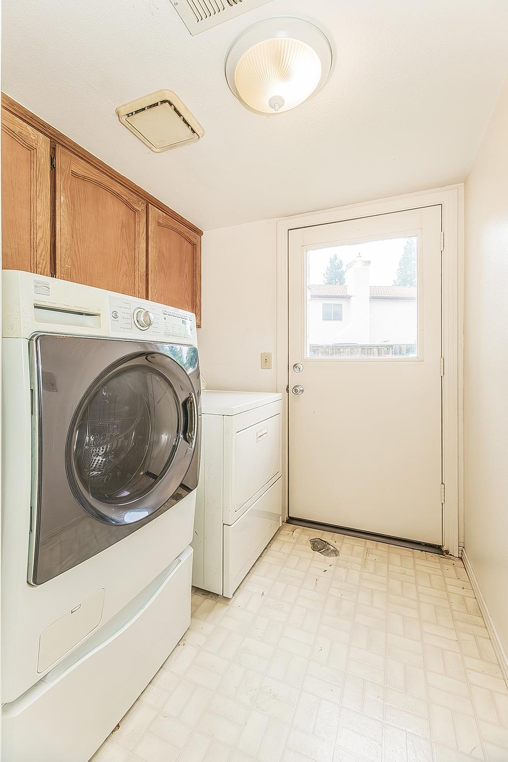 9659 N Shenandoah Ln, Fresno, CA 93720