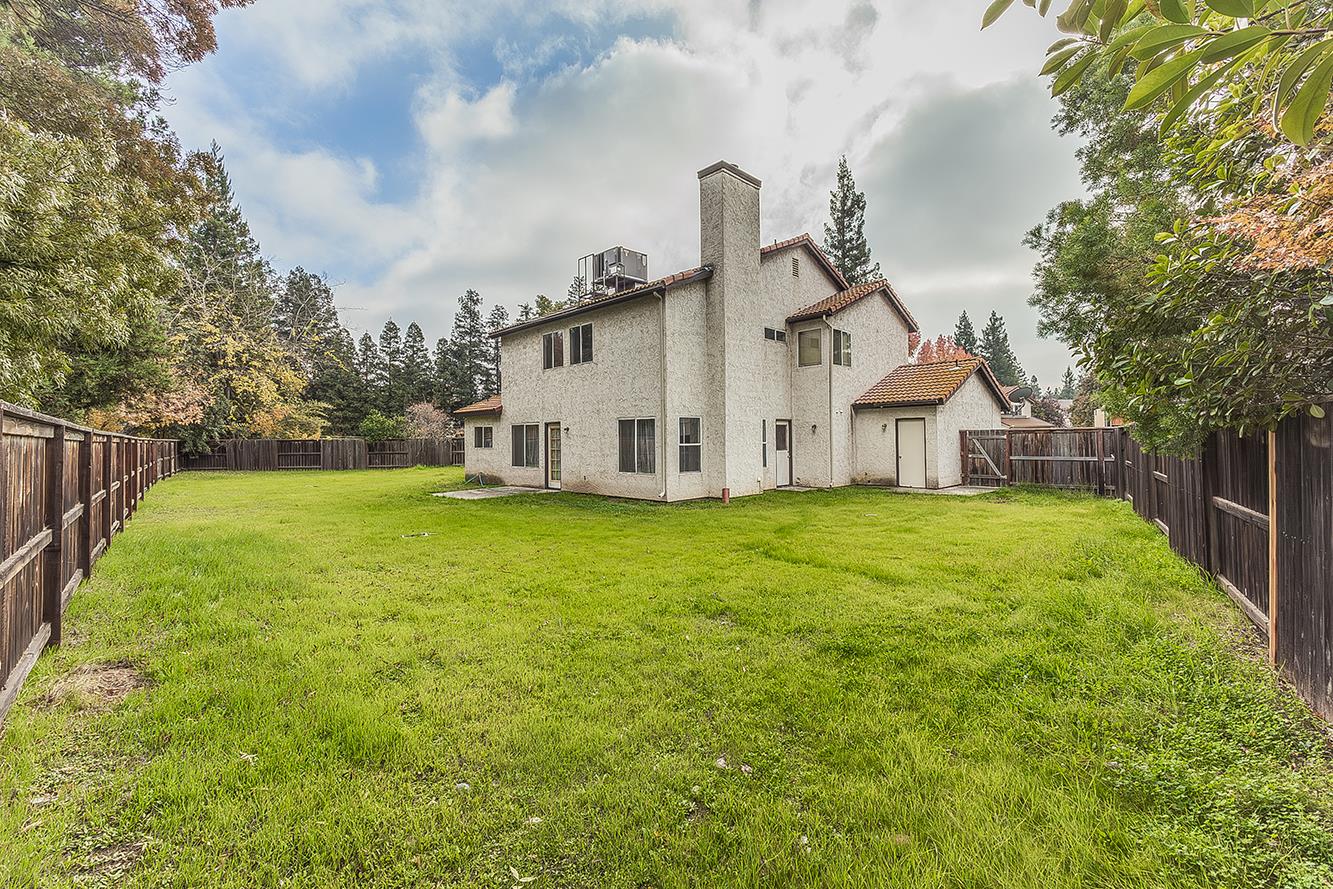 9659 N Shenandoah Ln, Fresno, CA 93720