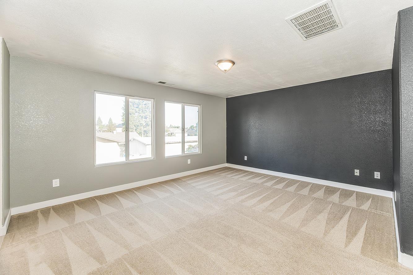 2721 Holland Ave, Clovis, CA 93611