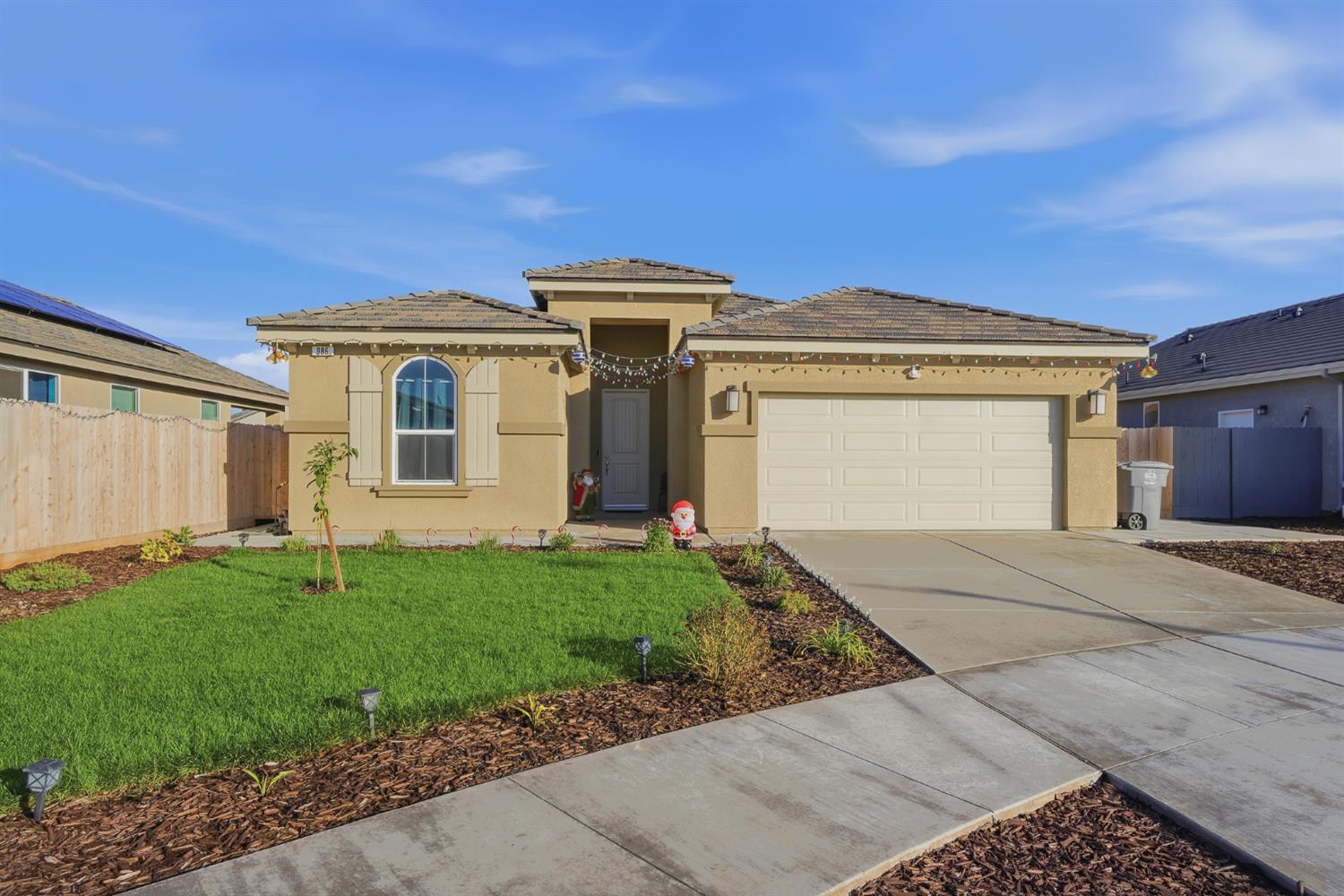 986 S Walnut Ave, Kerman, CA 93630