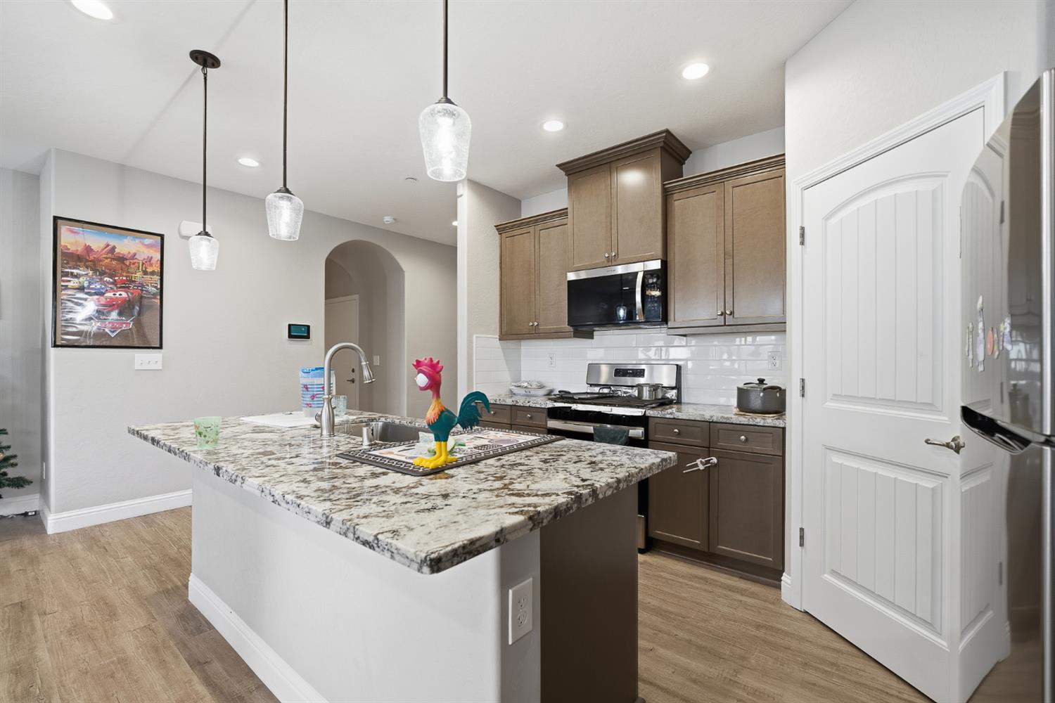 986 S Walnut Ave, Kerman, CA 93630