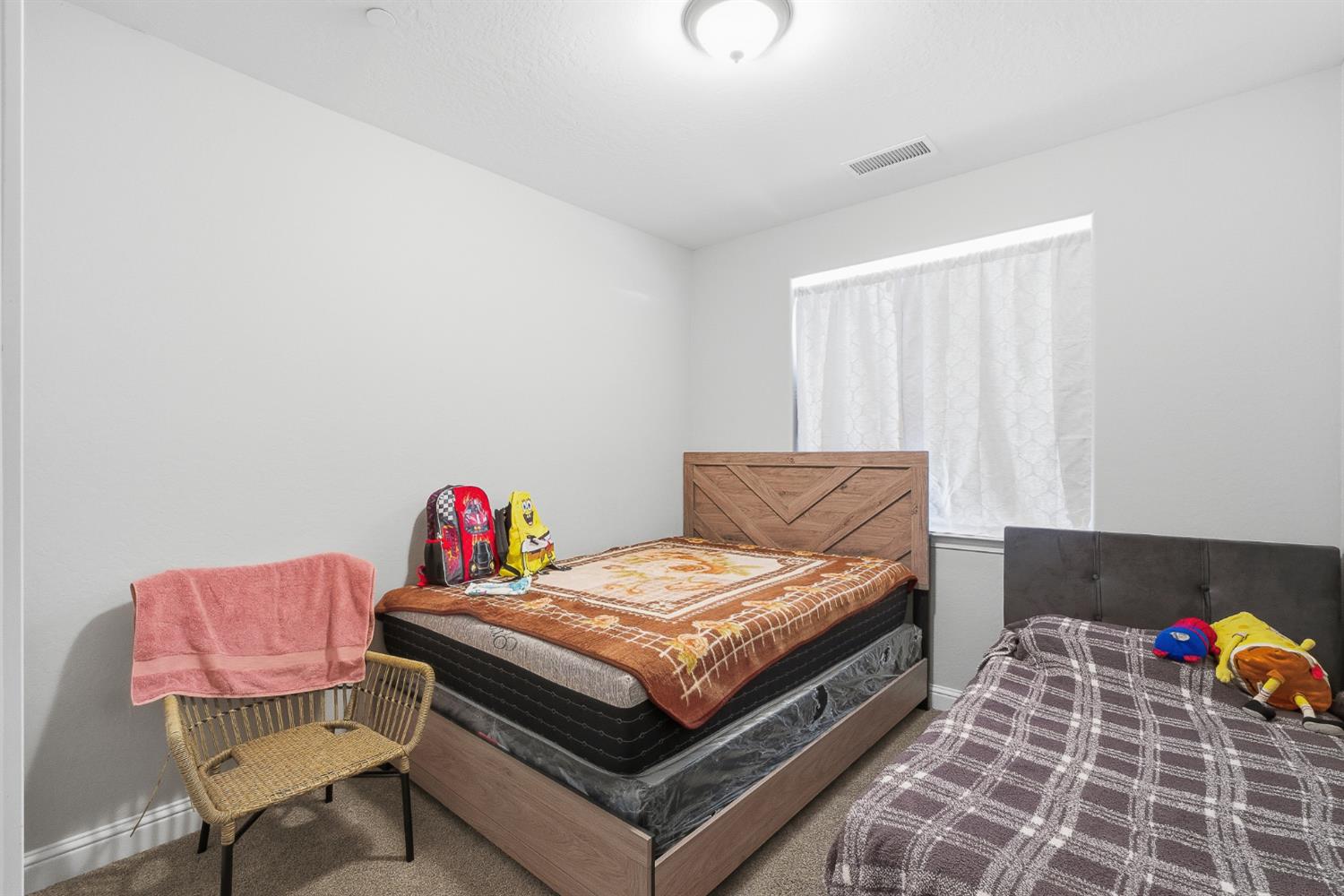 986 S Walnut Ave, Kerman, CA 93630