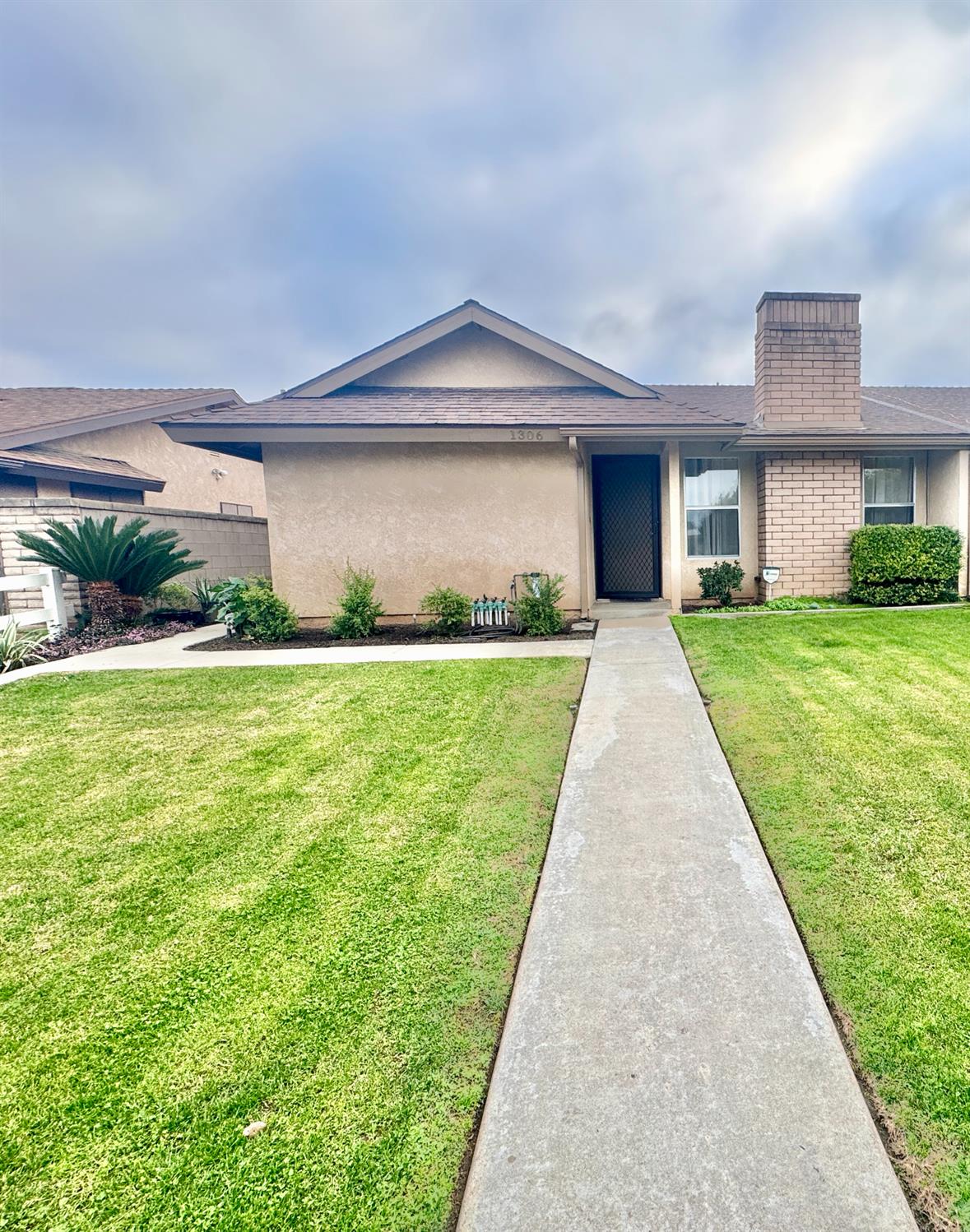 1306 E North Way, Dinuba, CA 93618