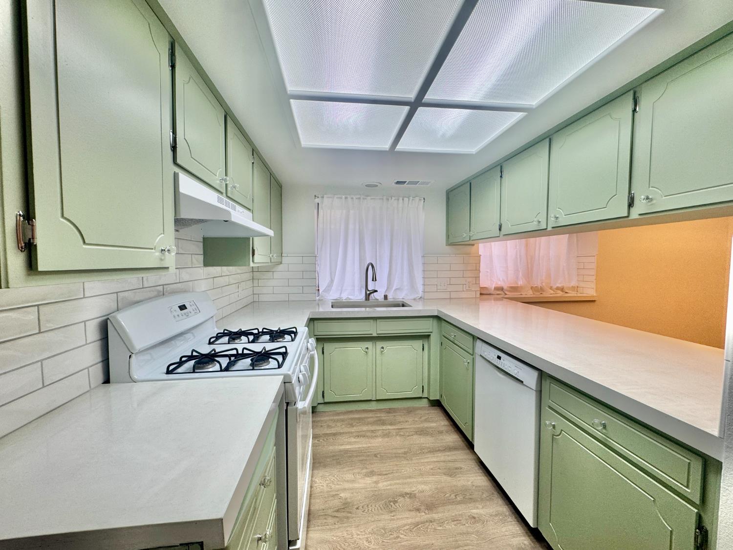 1306 E North Way, Dinuba, CA 93618