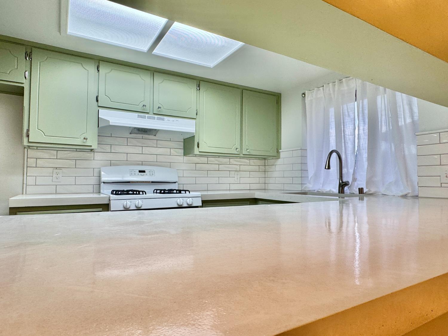 1306 E North Way, Dinuba, CA 93618