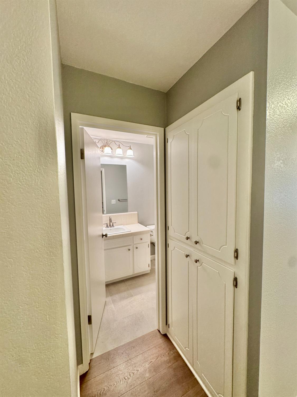 1306 E North Way, Dinuba, CA 93618