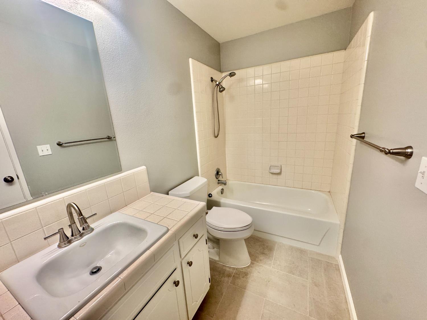 1306 E North Way, Dinuba, CA 93618