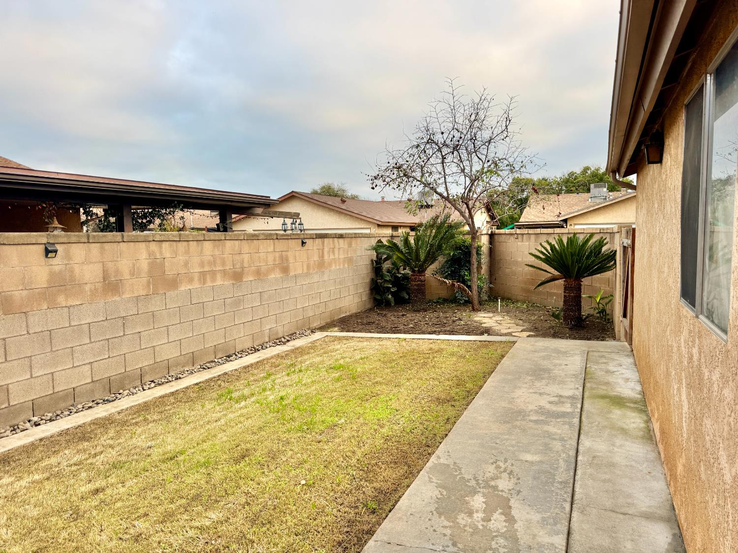 1306 E North Way, Dinuba, CA 93618