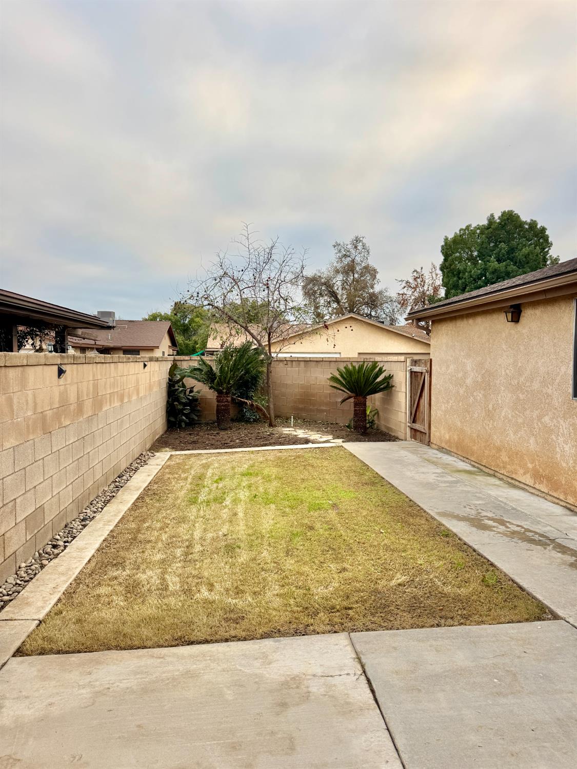 1306 E North Way, Dinuba, CA 93618