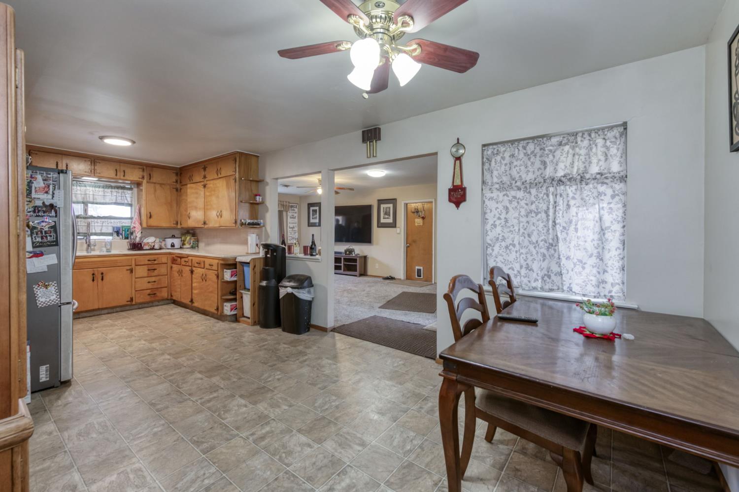 1055 E Dinuba Ave, Reedley, CA 93654