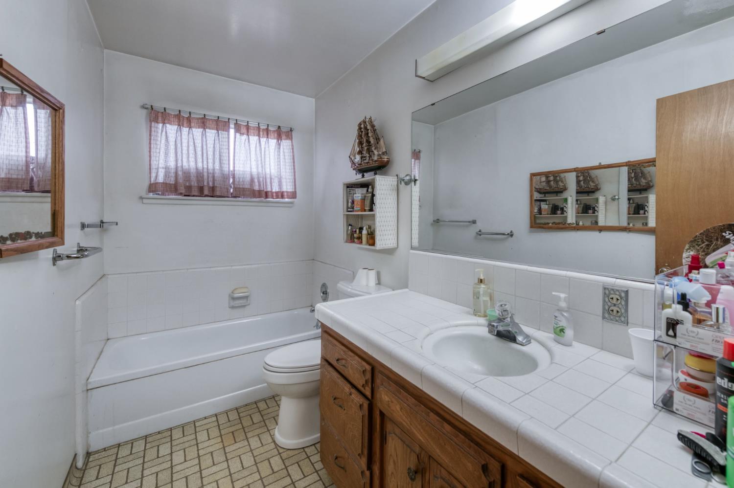 1055 E Dinuba Ave, Reedley, CA 93654