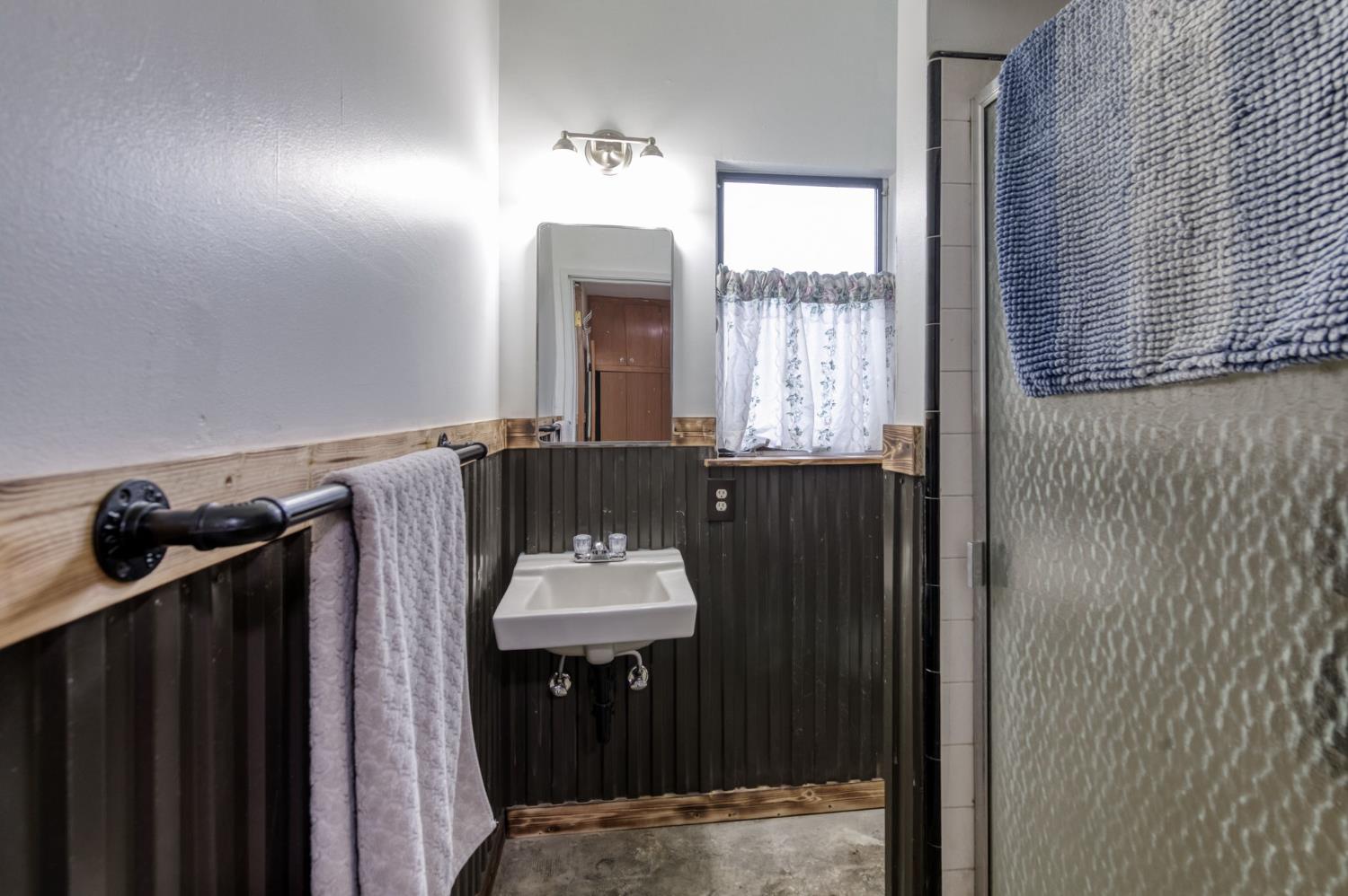 1055 E Dinuba Ave, Reedley, CA 93654