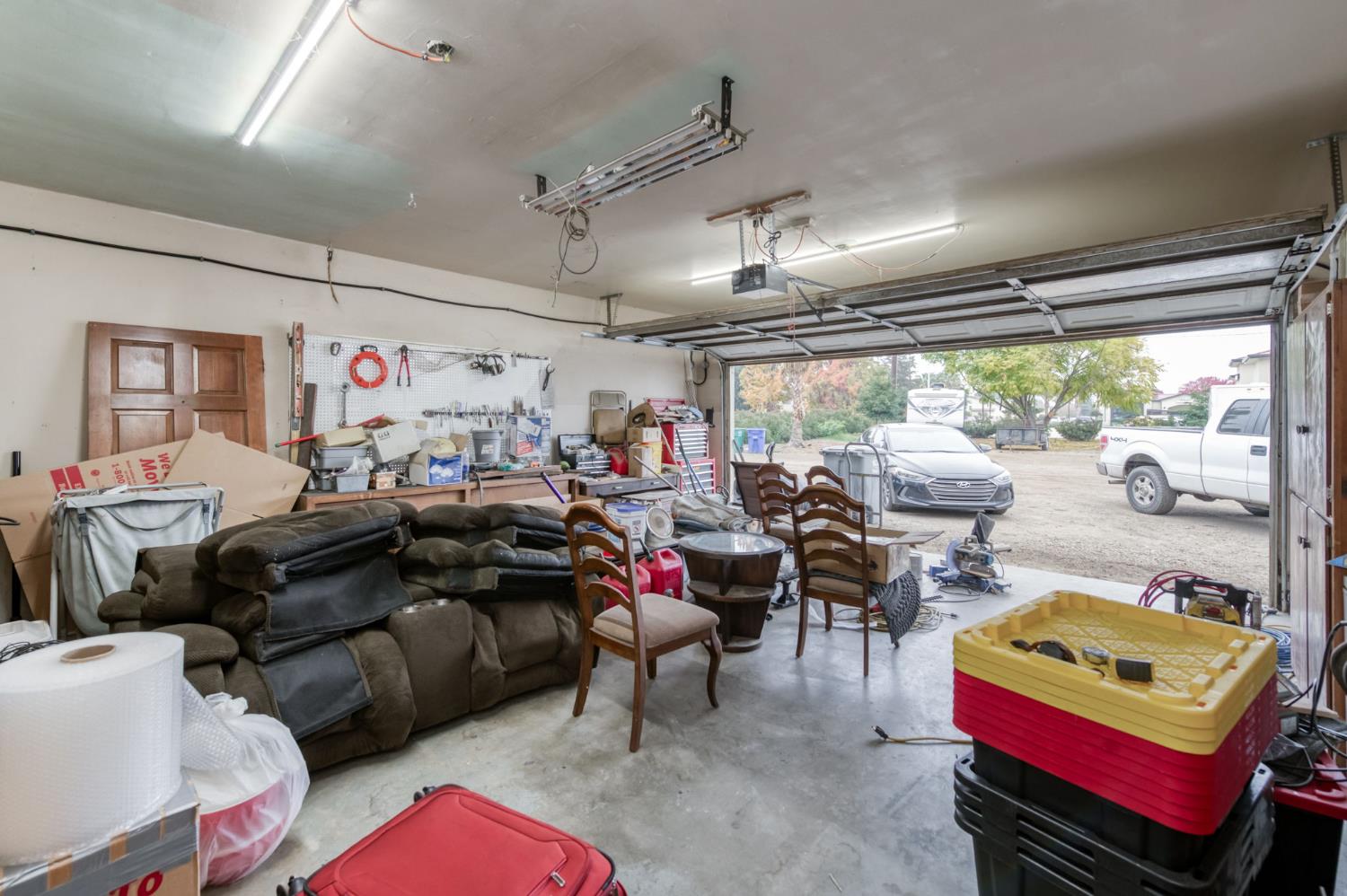 1055 E Dinuba Ave, Reedley, CA 93654