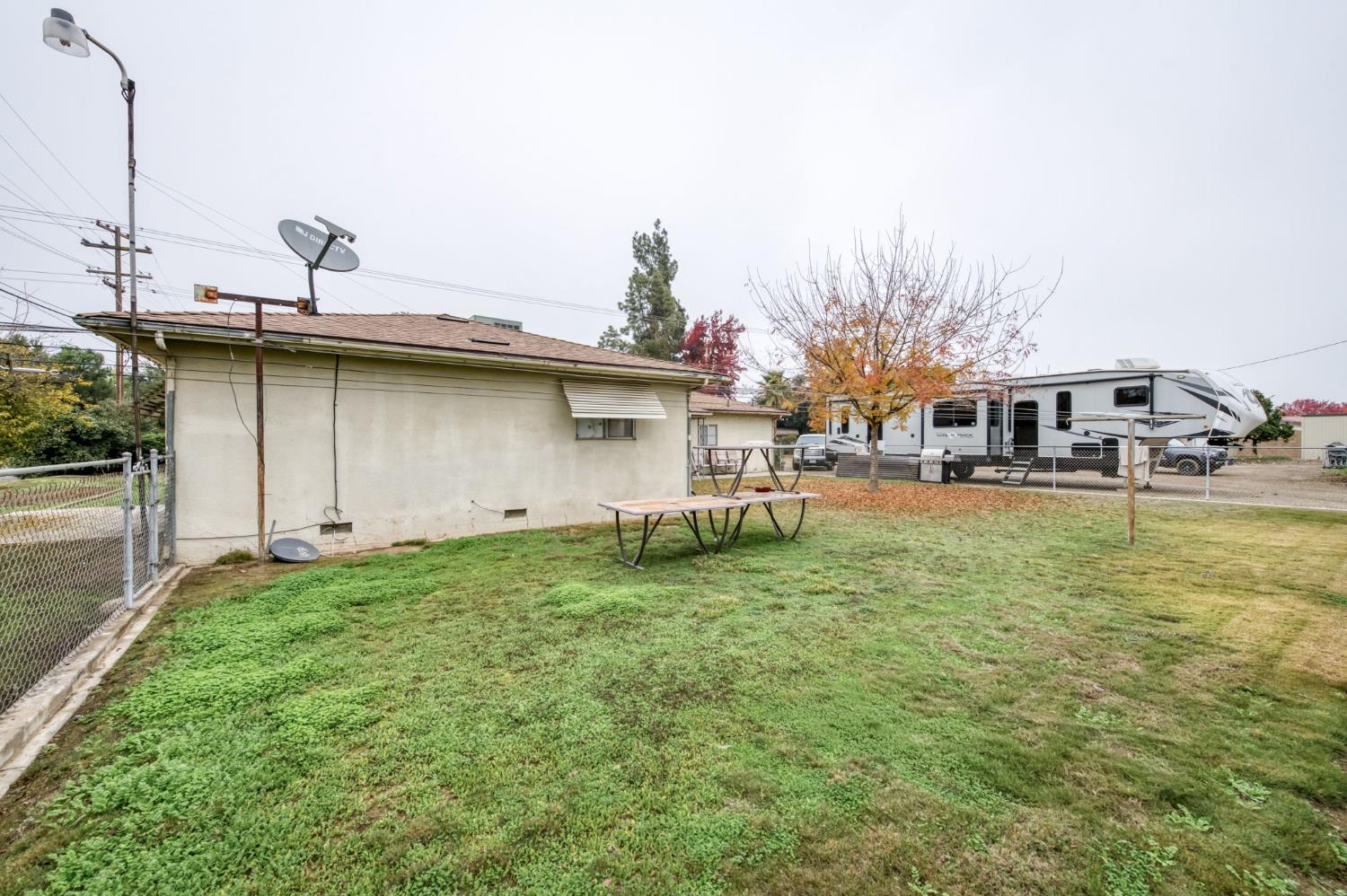 1055 E Dinuba Ave, Reedley, CA 93654