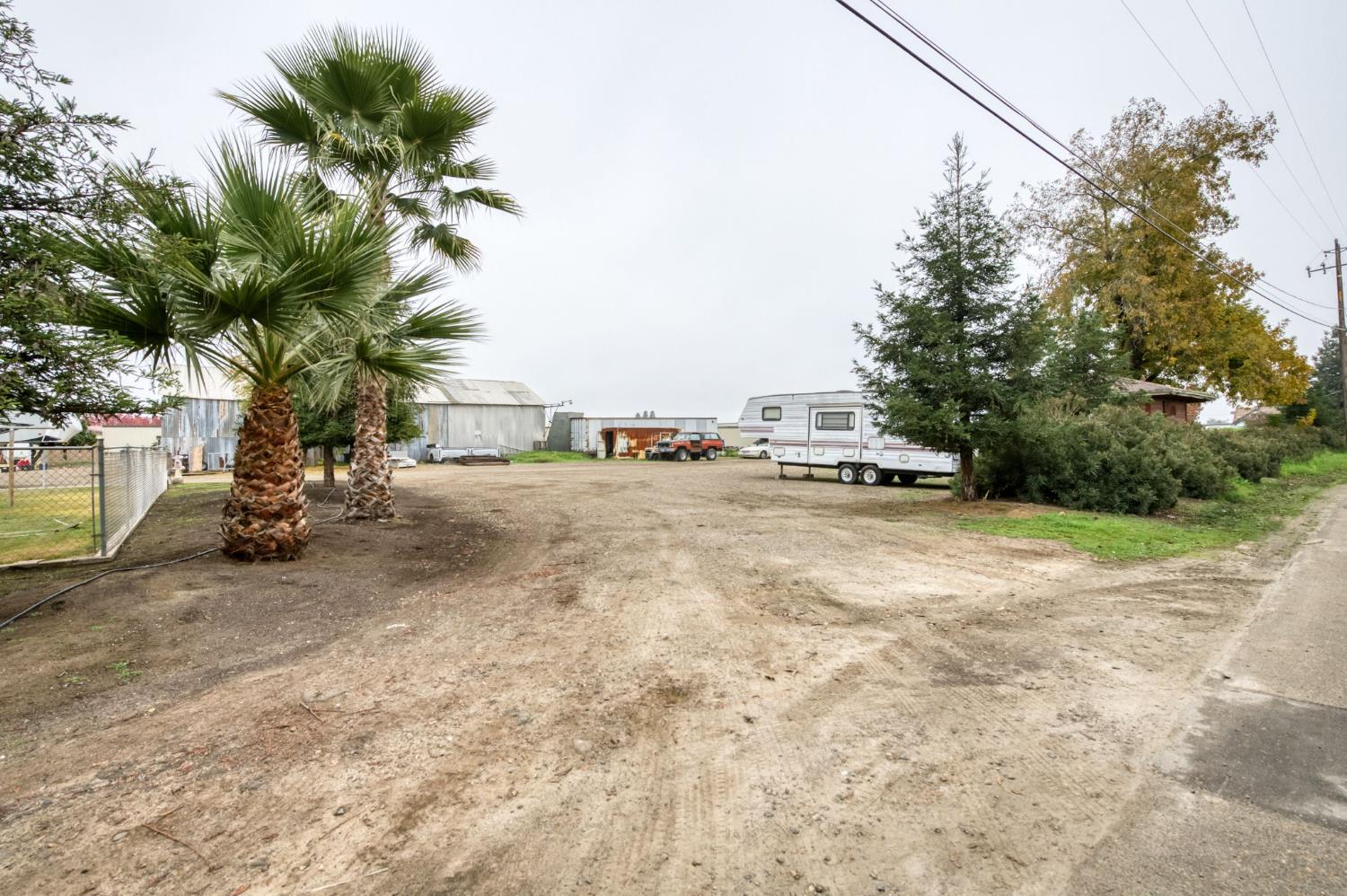 1055 E Dinuba Ave, Reedley, CA 93654