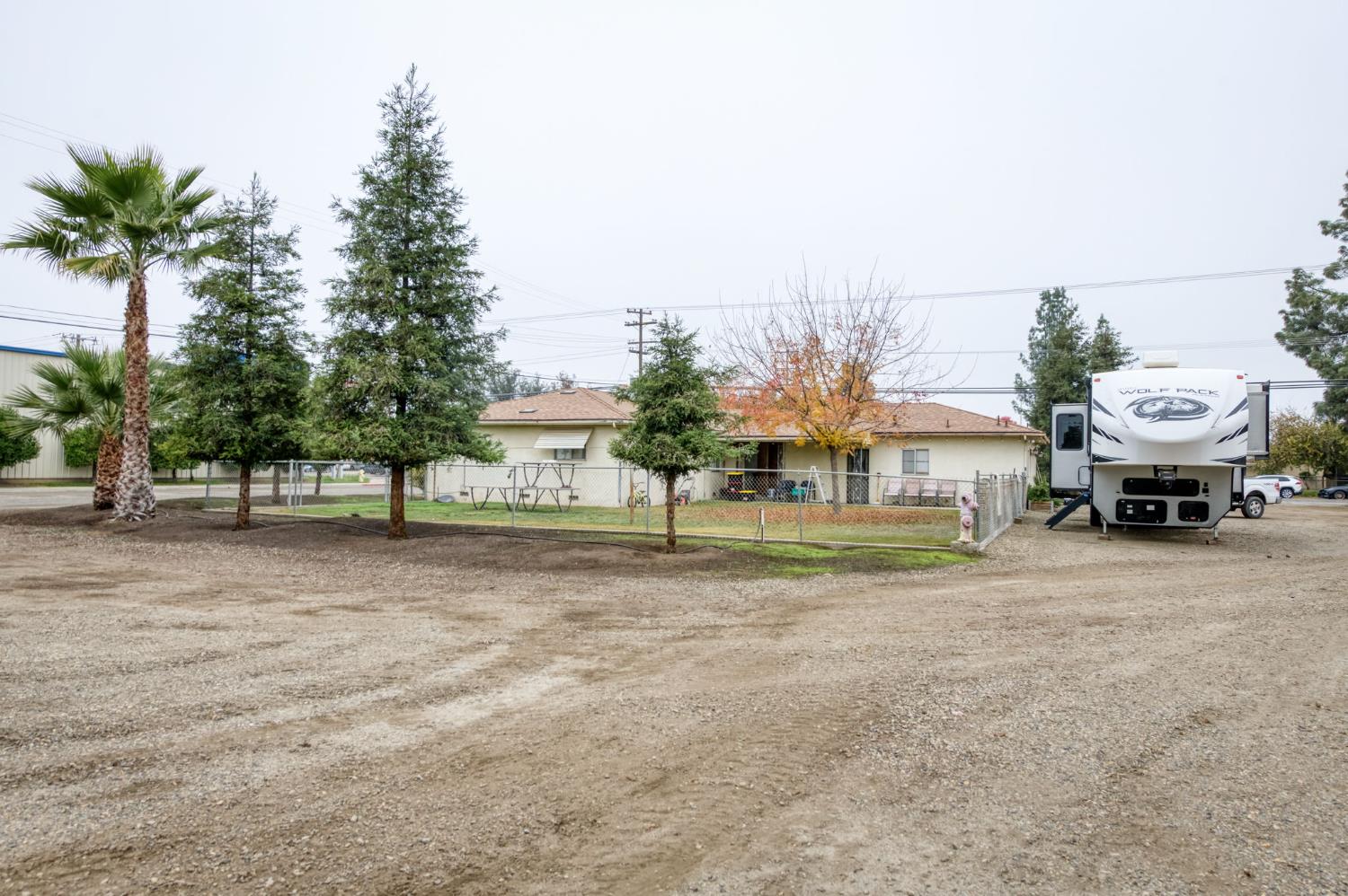 1055 E Dinuba Ave, Reedley, CA 93654