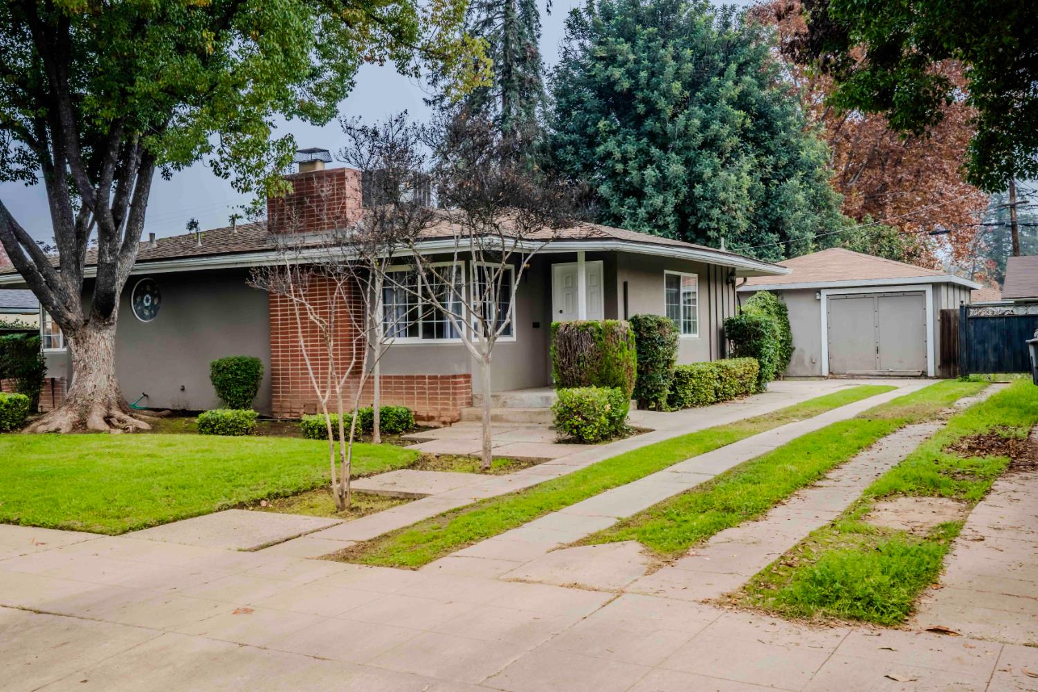 2426 N Adoline Ave, Fresno, CA 93705