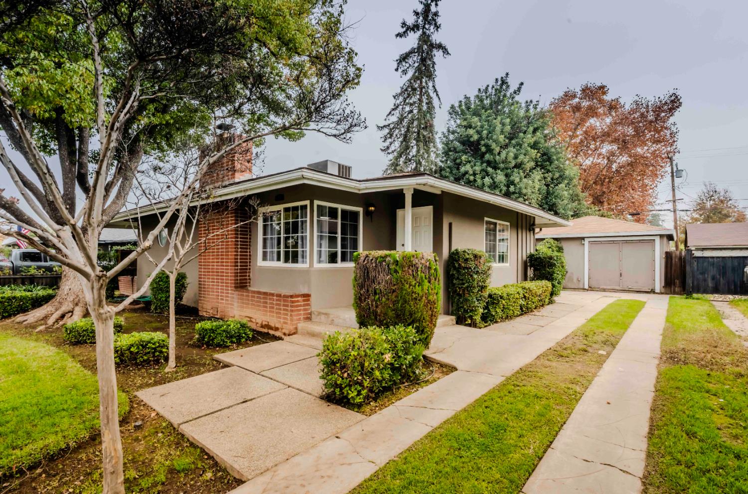 2426 N Adoline Ave, Fresno, CA 93705