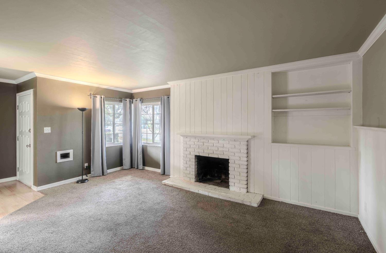 2426 N Adoline Ave, Fresno, CA 93705