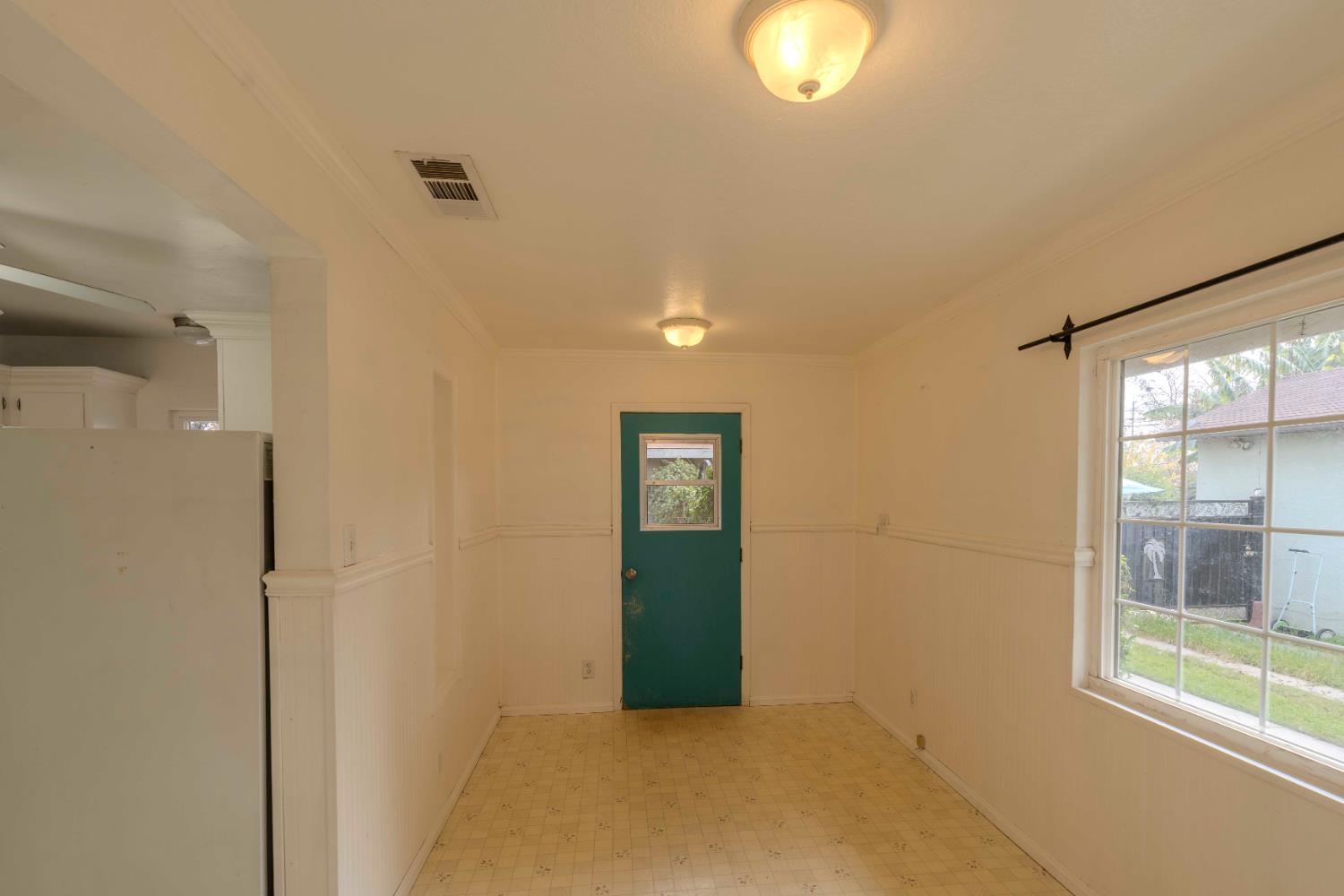 2426 N Adoline Ave, Fresno, CA 93705