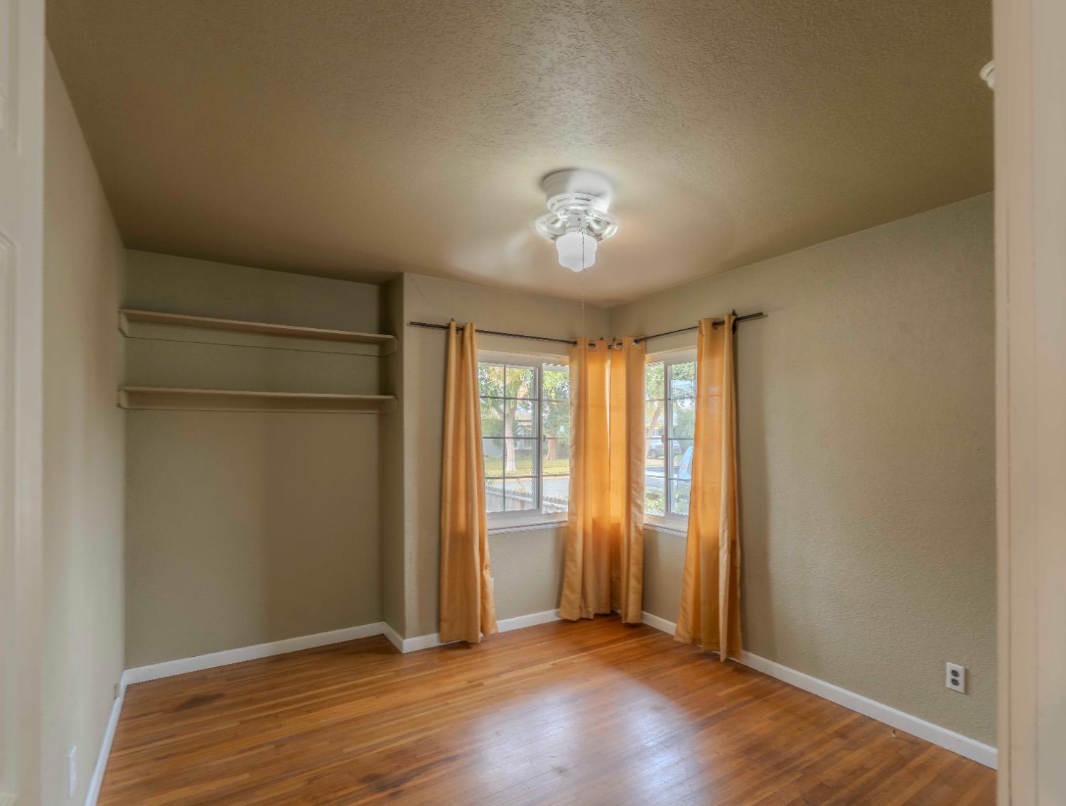 2426 N Adoline Ave, Fresno, CA 93705