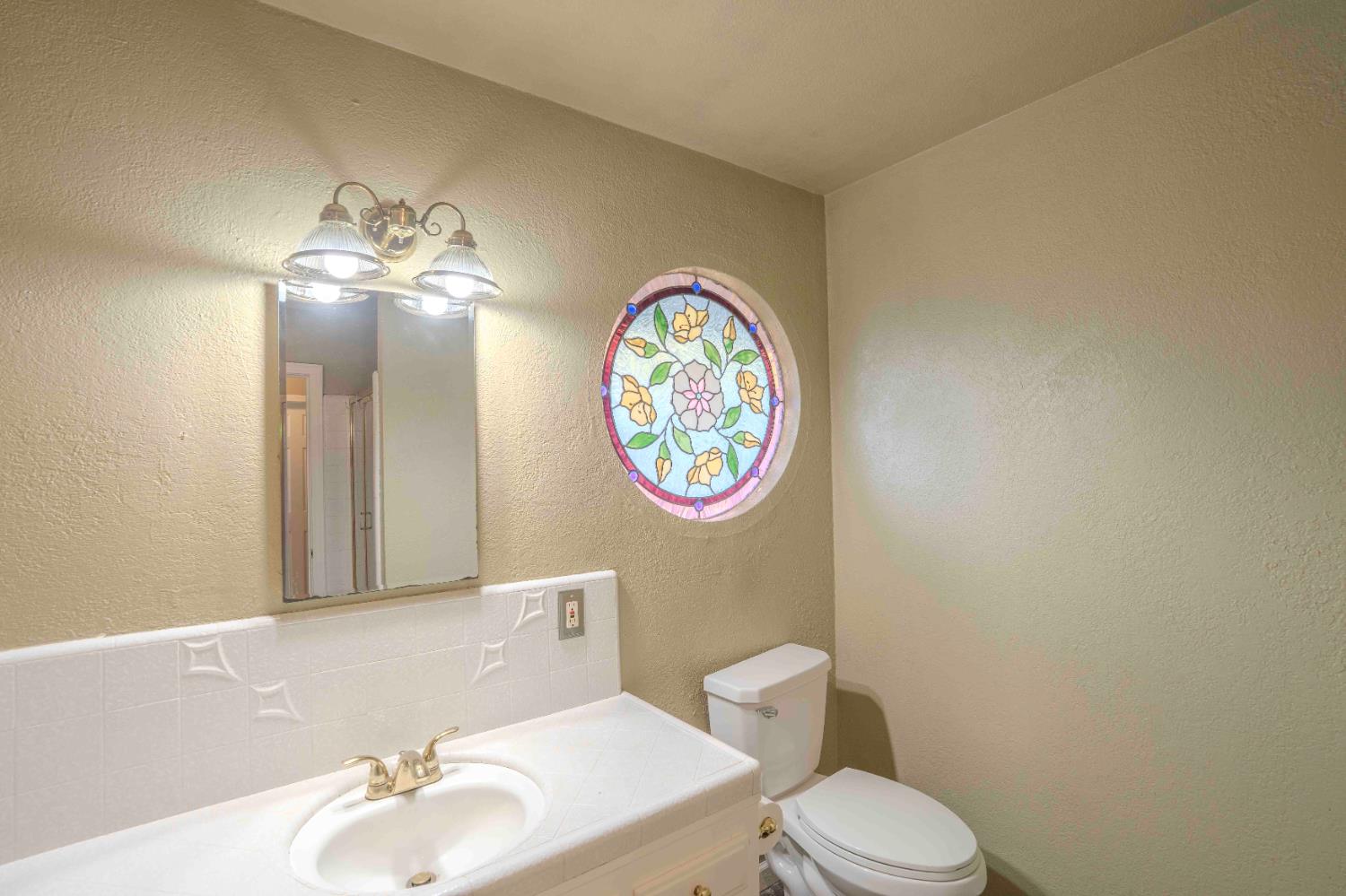 2426 N Adoline Ave, Fresno, CA 93705