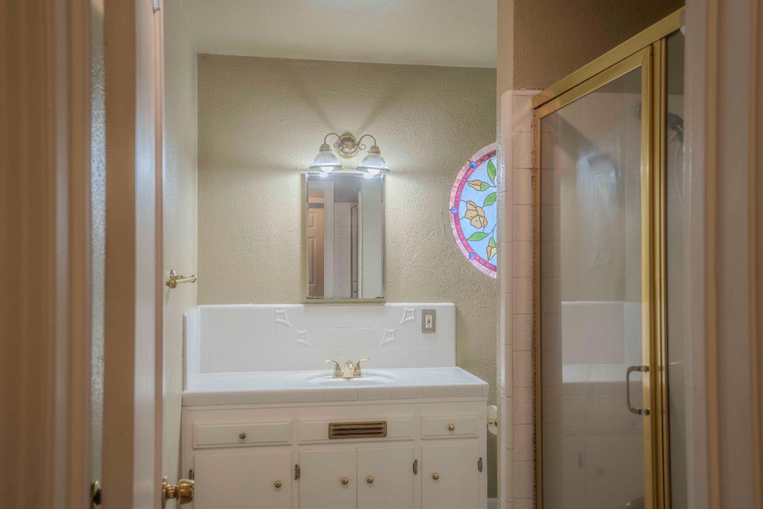 2426 N Adoline Ave, Fresno, CA 93705