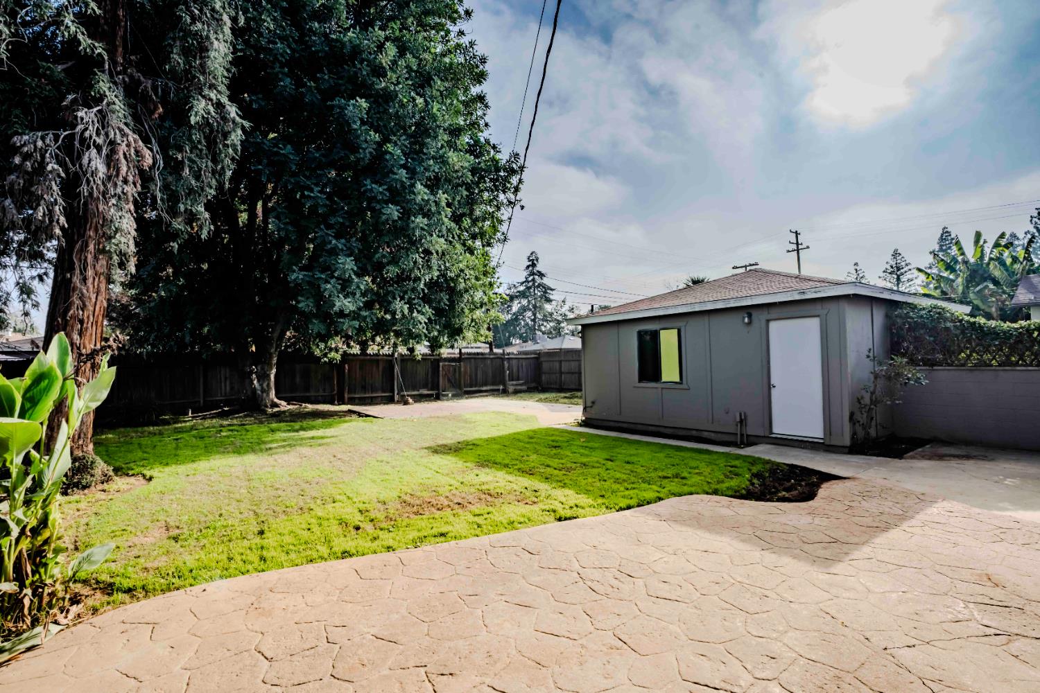 2426 N Adoline Ave, Fresno, CA 93705
