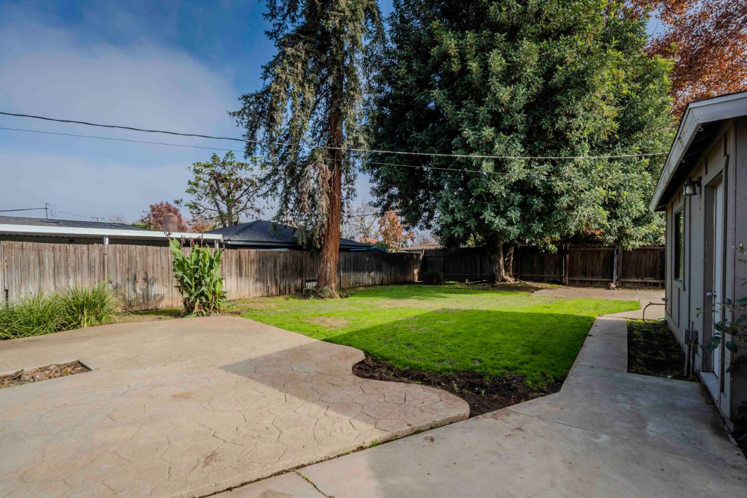 2426 N Adoline Ave, Fresno, CA 93705