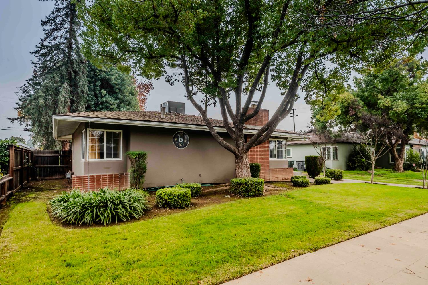 2426 N Adoline Ave, Fresno, CA 93705