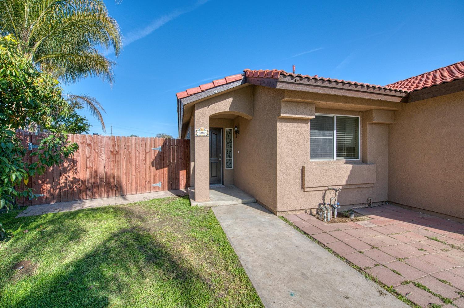 2295 N Lodi, Fresno, CA 93722