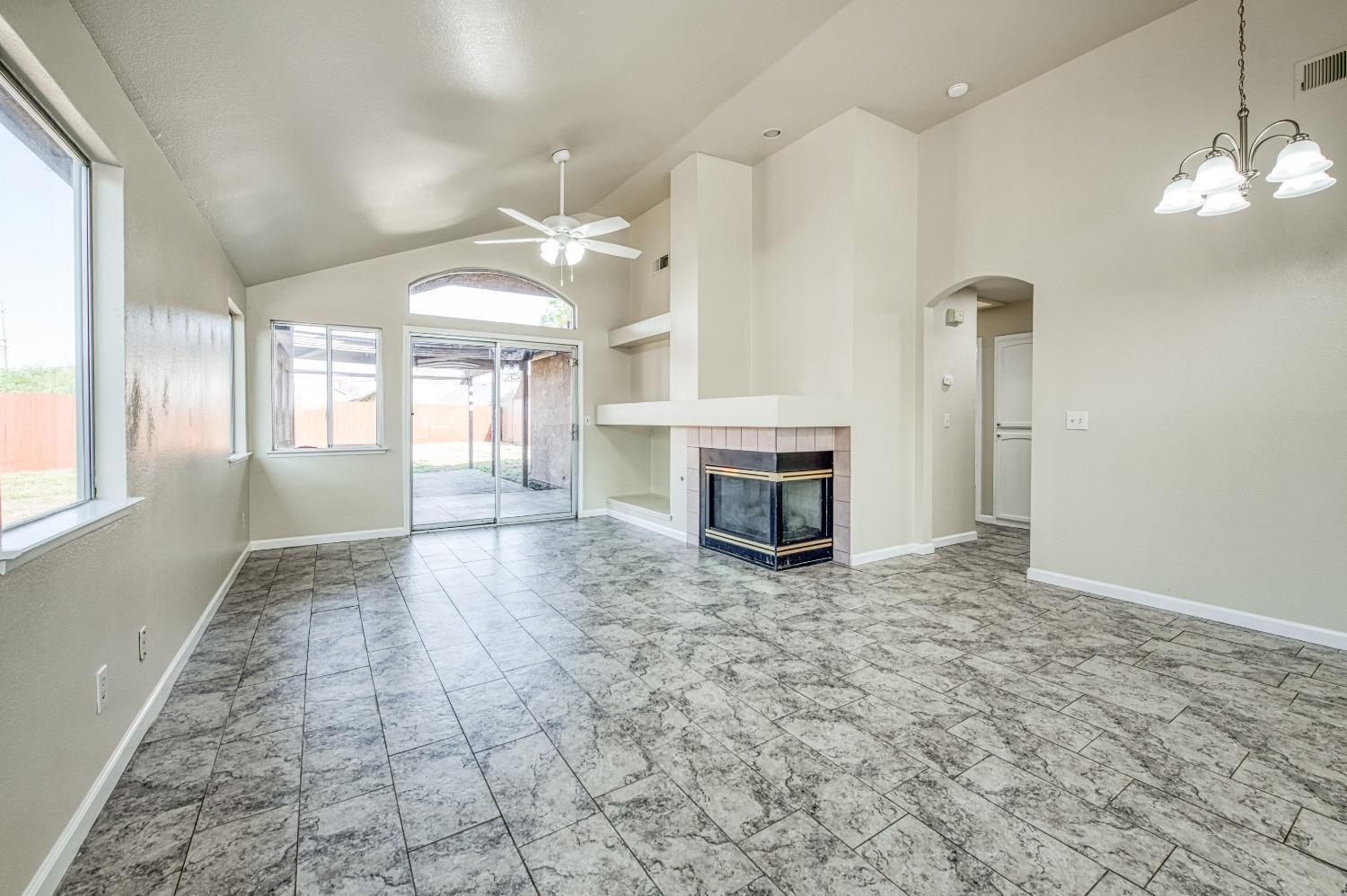 2295 N Lodi, Fresno, CA 93722