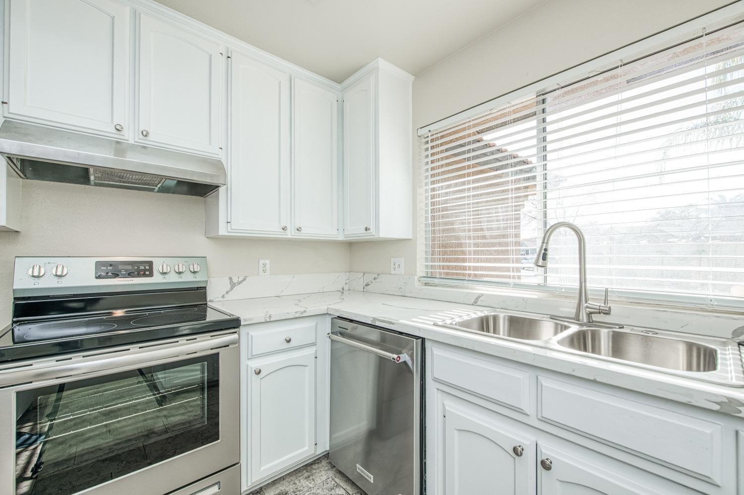 2295 N Lodi, Fresno, CA 93722