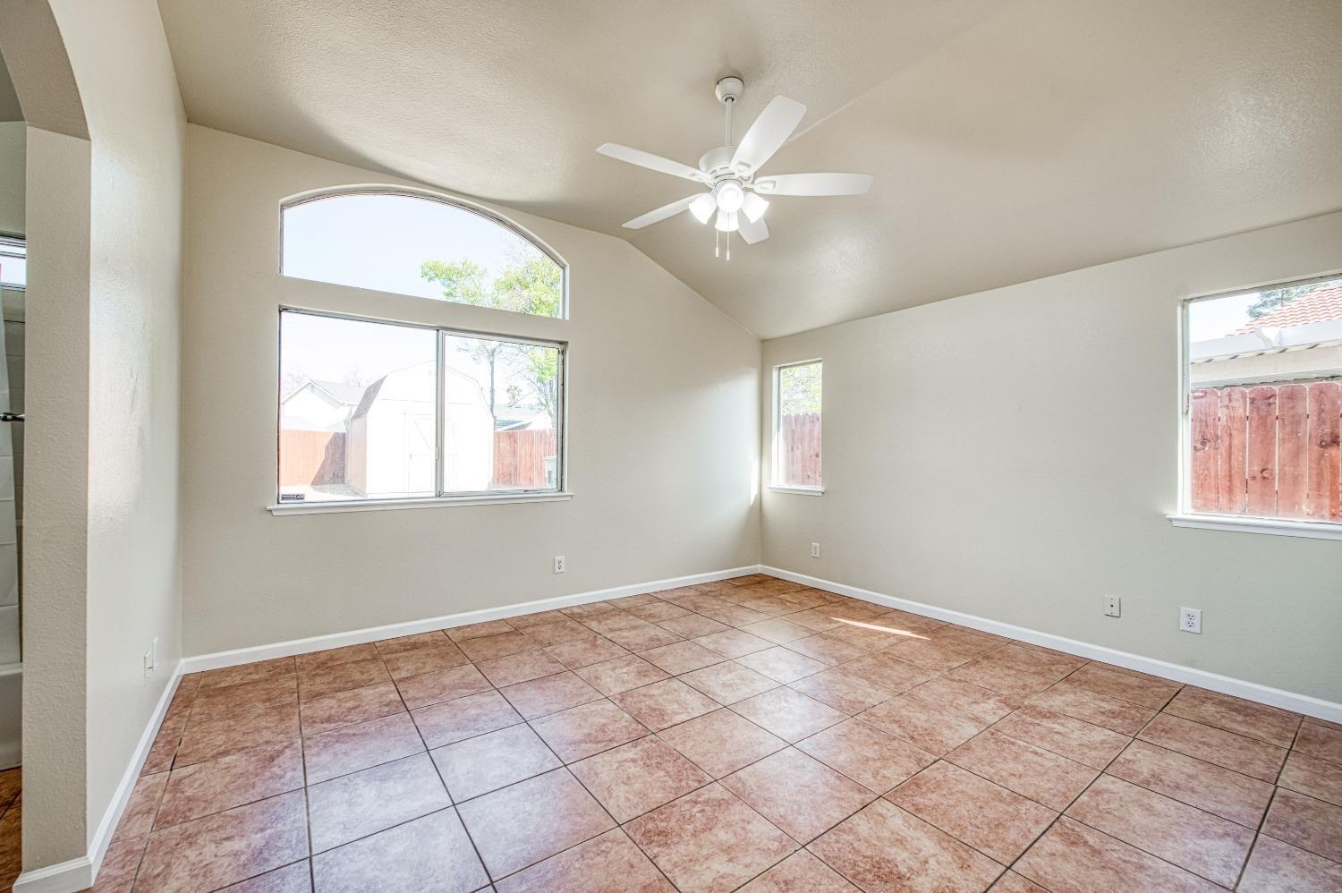 2295 N Lodi, Fresno, CA 93722