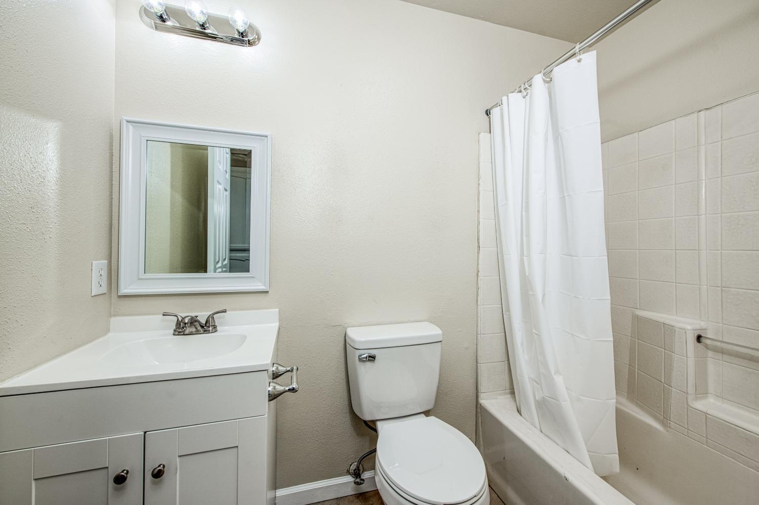 2295 N Lodi, Fresno, CA 93722