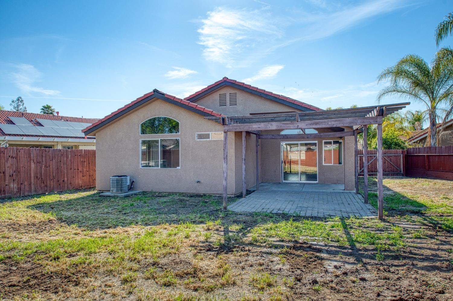 2295 N Lodi, Fresno, CA 93722