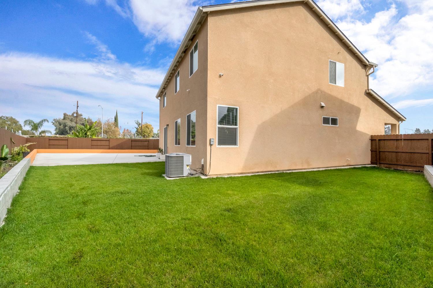 2481 N Pearwood Ave, Fresno, CA 93727