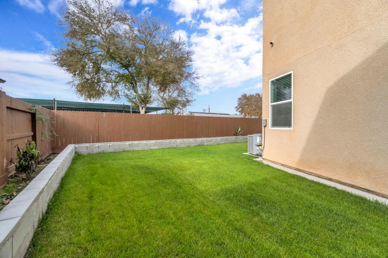 2481 N Pearwood Ave, Fresno, CA 93727