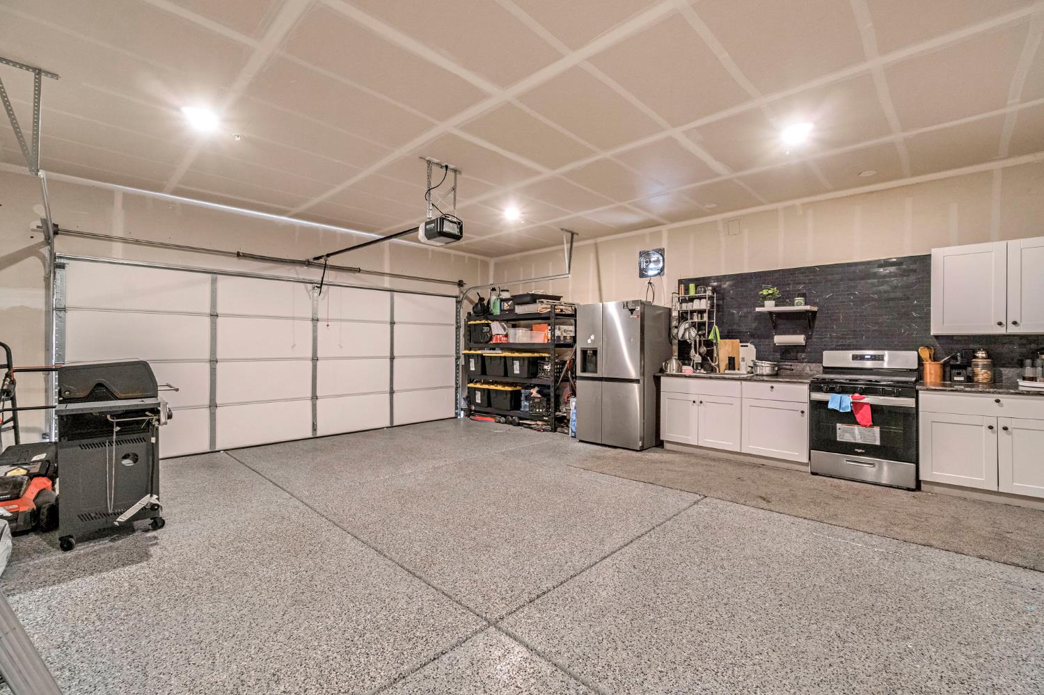 2481 N Pearwood Ave, Fresno, CA 93727