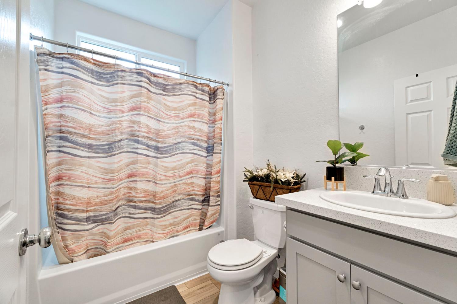 2481 N Pearwood Ave, Fresno, CA 93727