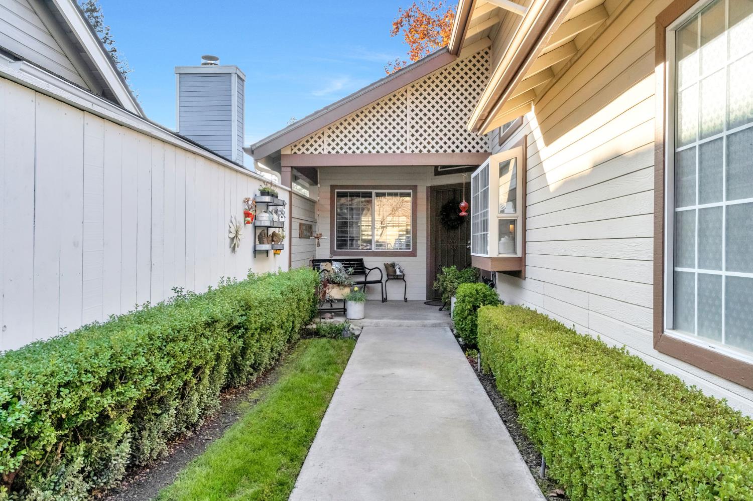 9150 N Woodlawn Dr, Fresno, CA 93720