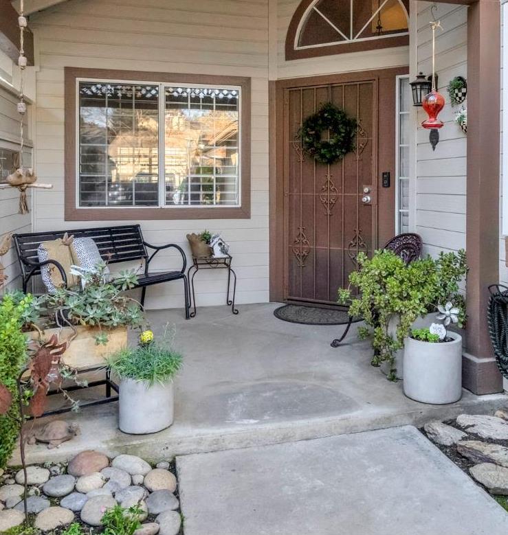 9150 N Woodlawn Dr, Fresno, CA 93720