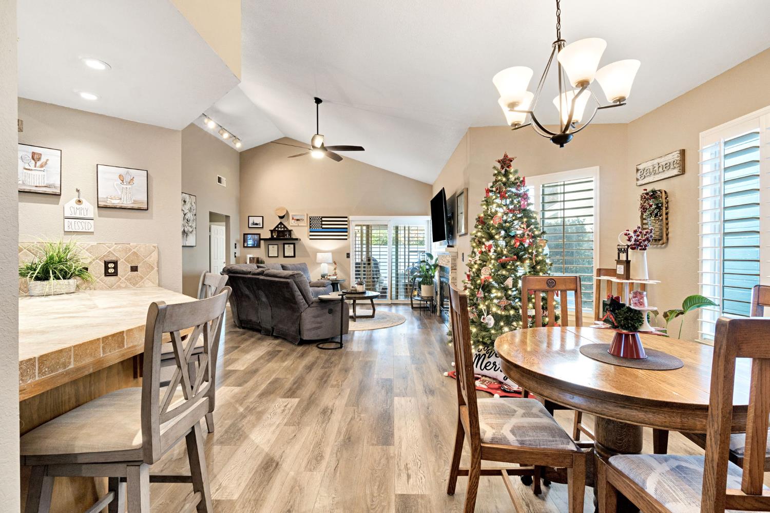 9150 N Woodlawn Dr, Fresno, CA 93720