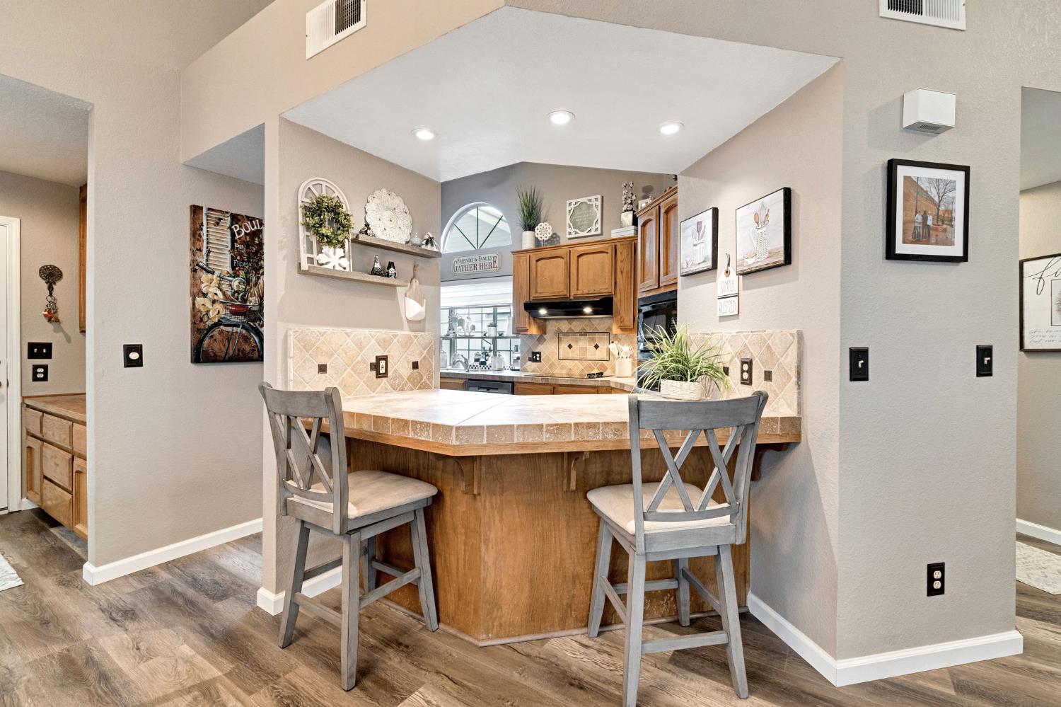 9150 N Woodlawn Dr, Fresno, CA 93720