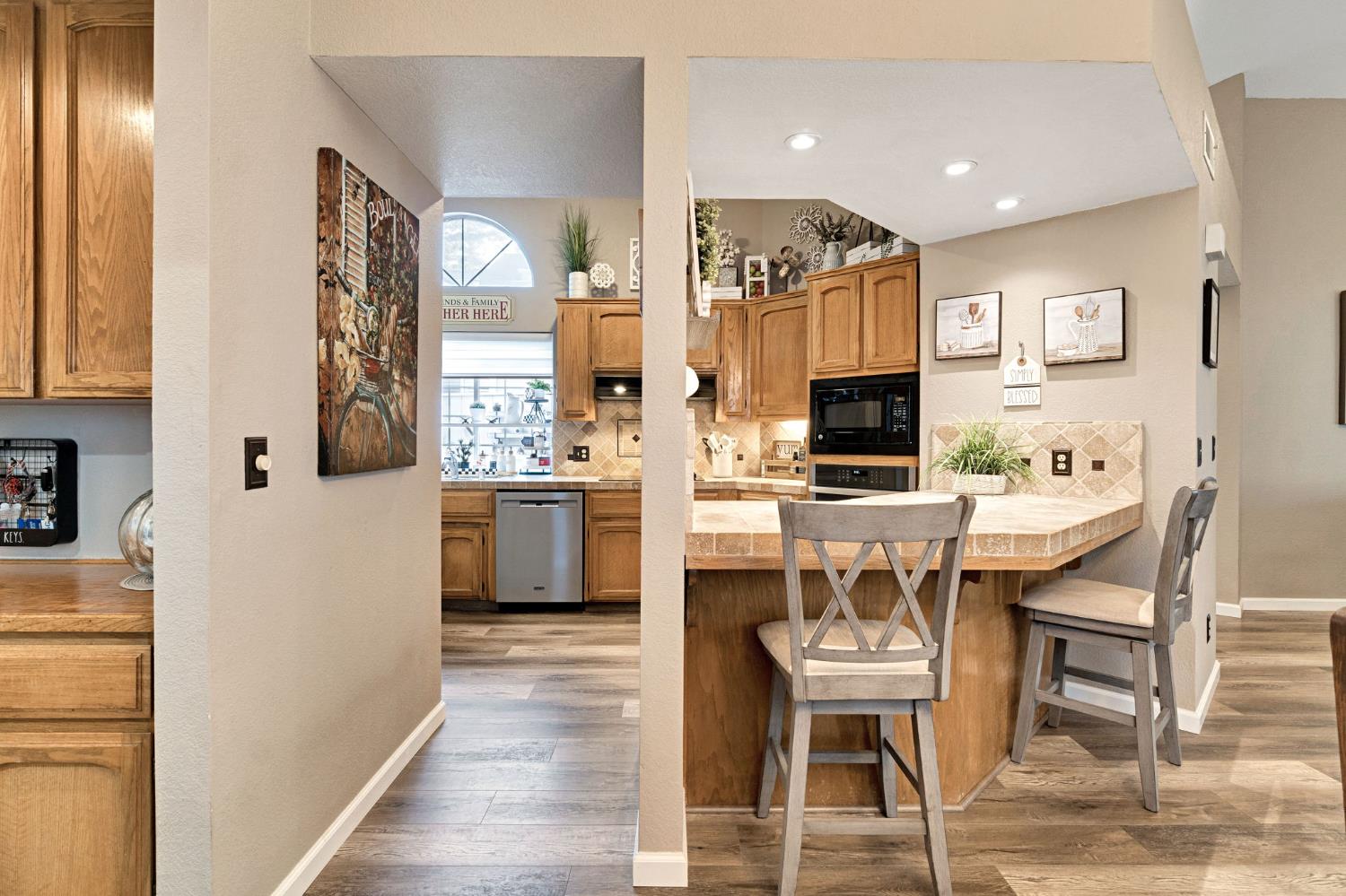 9150 N Woodlawn Dr, Fresno, CA 93720