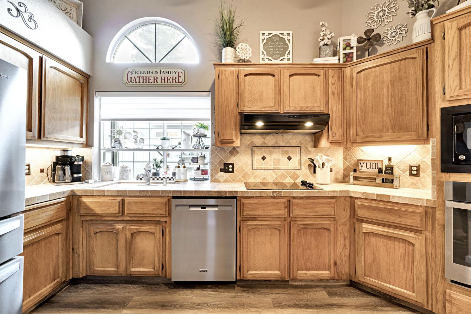 9150 N Woodlawn Dr, Fresno, CA 93720