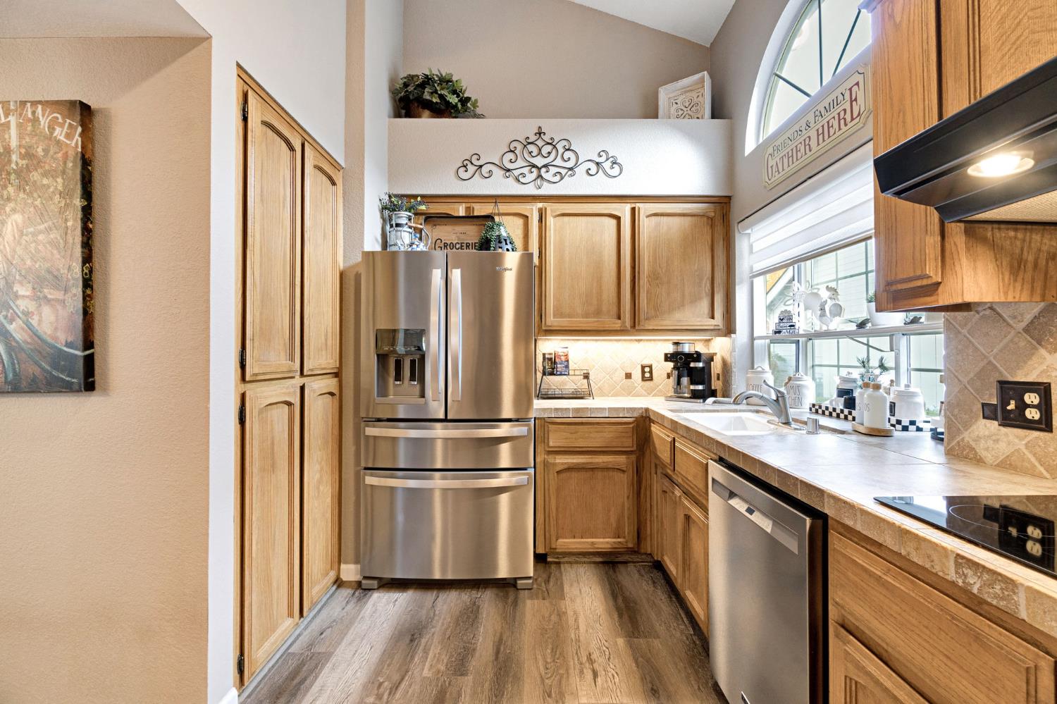 9150 N Woodlawn Dr, Fresno, CA 93720