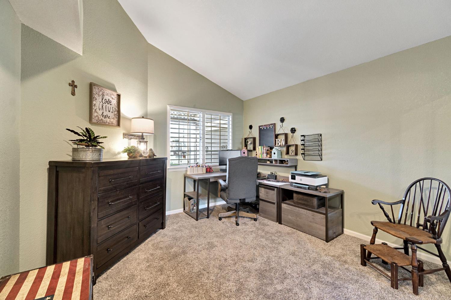 9150 N Woodlawn Dr, Fresno, CA 93720