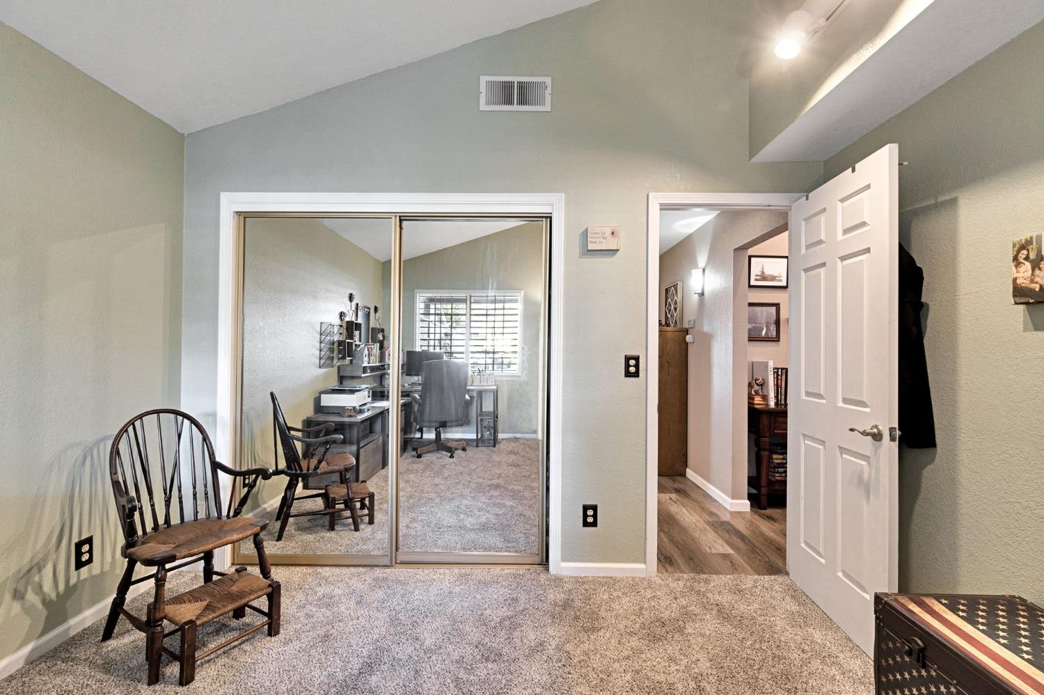 9150 N Woodlawn Dr, Fresno, CA 93720